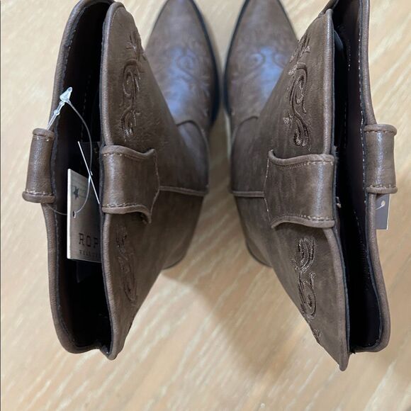 Roper COWBOY BOOT TAN ANTIQUED FAUX LEATHER WITH SCROLL EMBROIDERY, Size 9, NWT - Picture 11 of 14